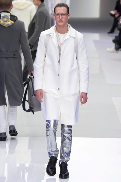 Look 10